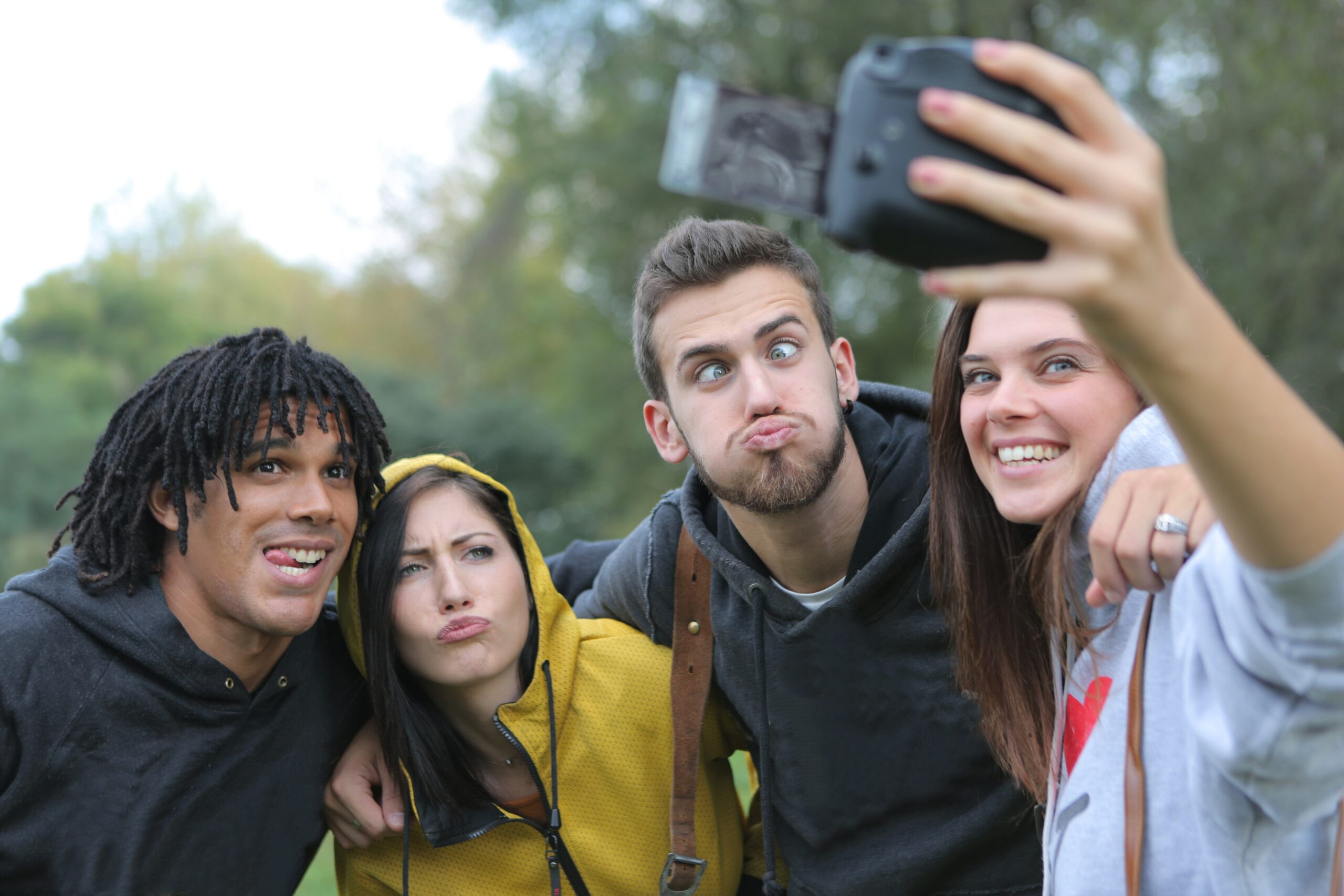 best-captions-for-group-photos-with-friends-check-now